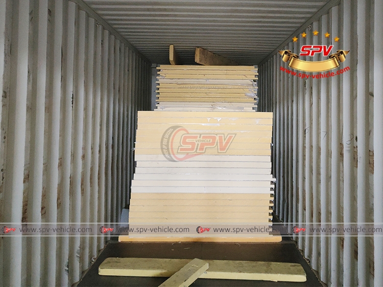 Freezer Truck SKD are Loading Into Container